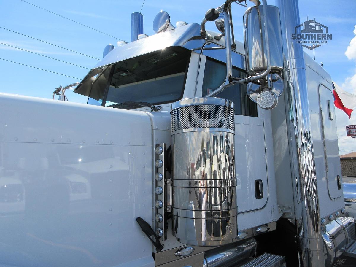 Used 2021 PETERBILT 389