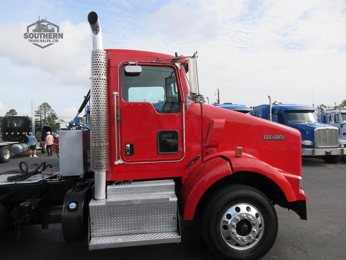 Used 2013 KENWORTH T800