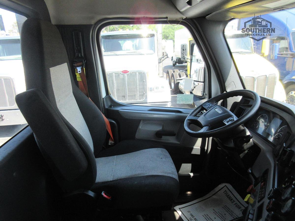 Used 2019 FREIGHTLINER CASCADIA 126