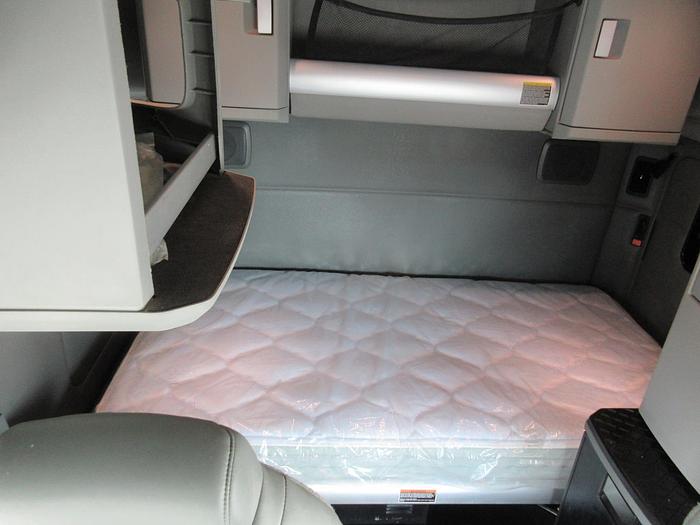 Used 2021 KENWORTH T880