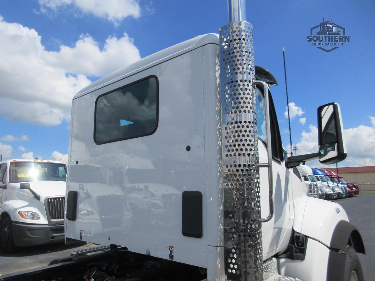 2025 KENWORTH T880