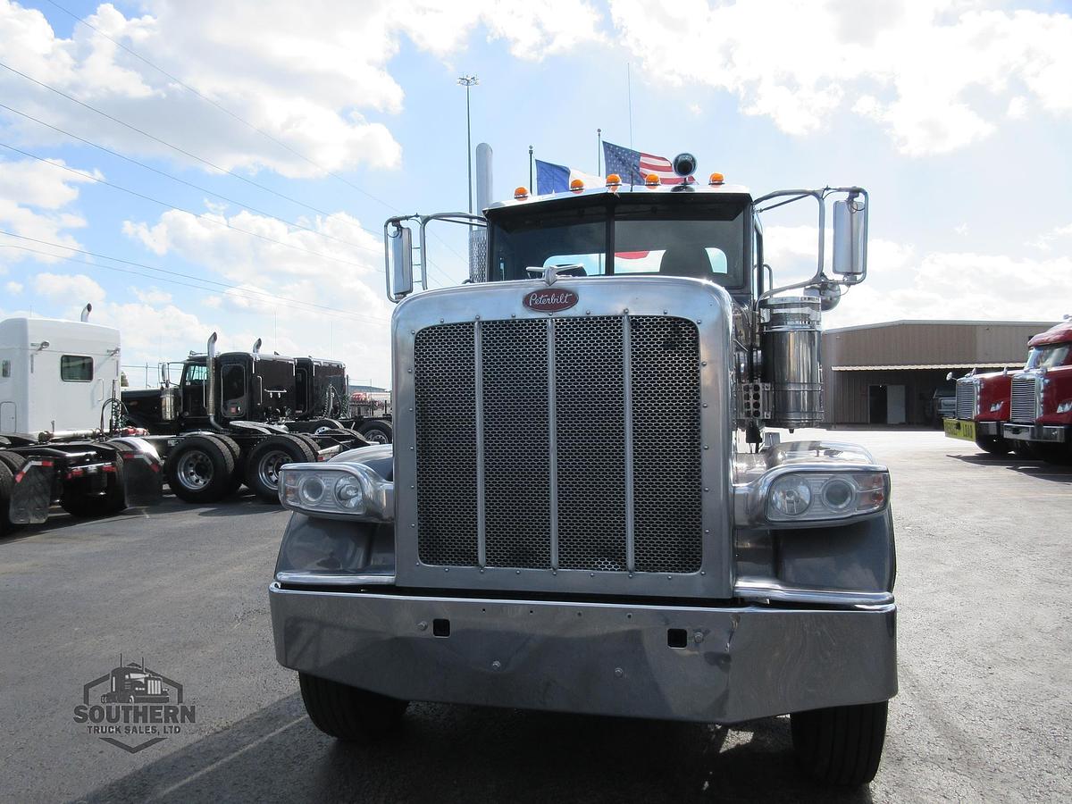 Used 2022 PETERBILT 389