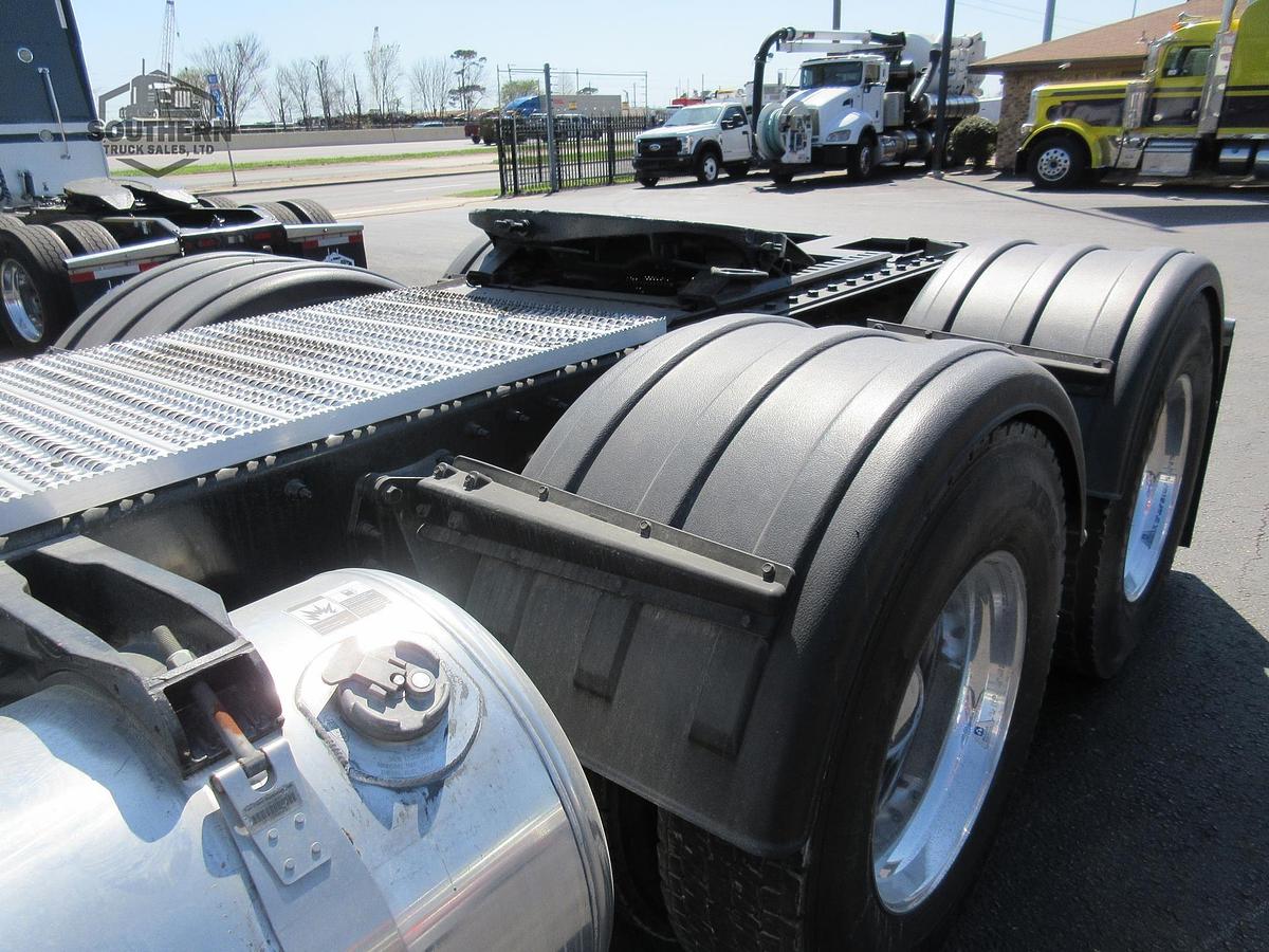 Used 2020 PETERBILT 567