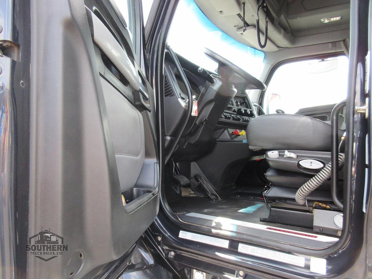 Used 2023 KENWORTH T880