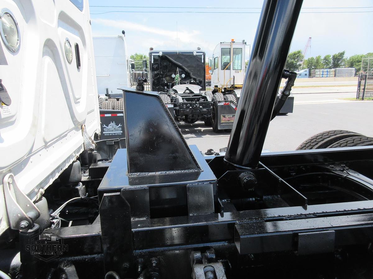 Used 2019 FREIGHTLINER CASCADIA 113