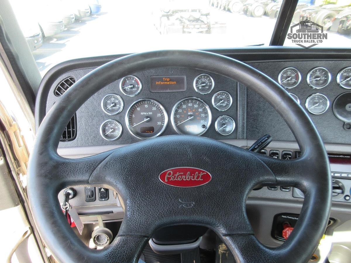 Used 2022 PETERBILT 389