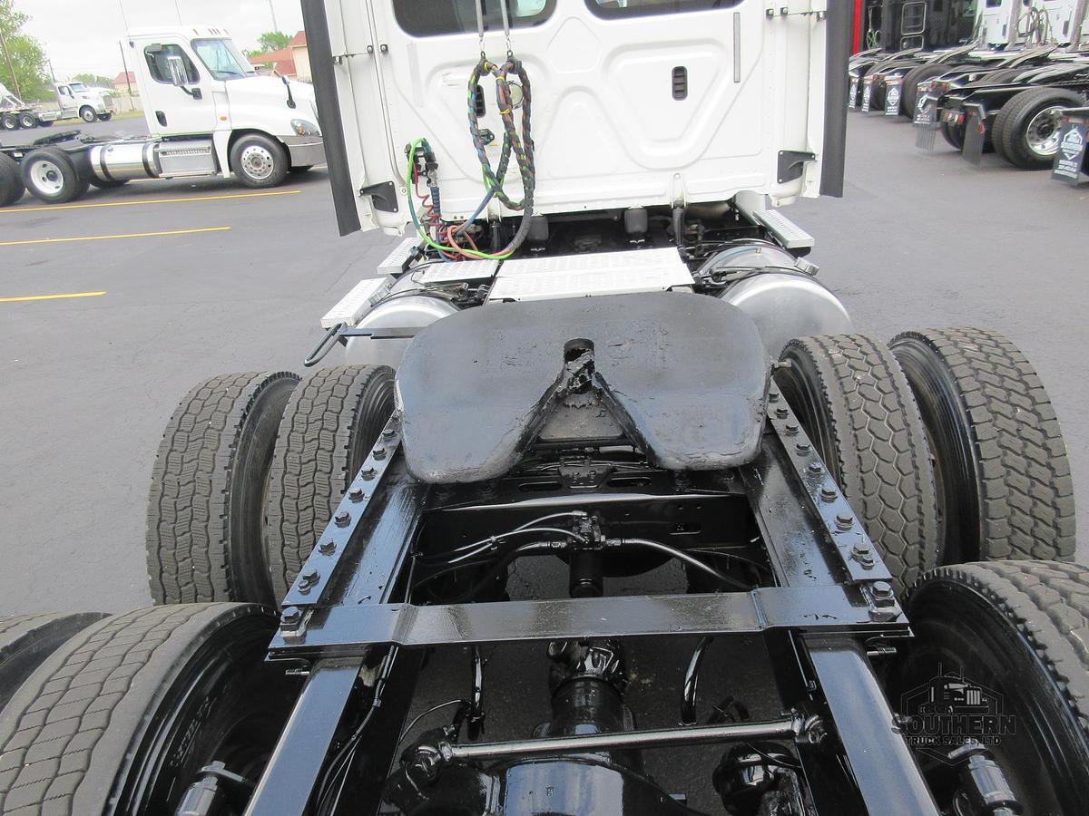 Used 2018 FREIGHTLINER CASCADIA 125