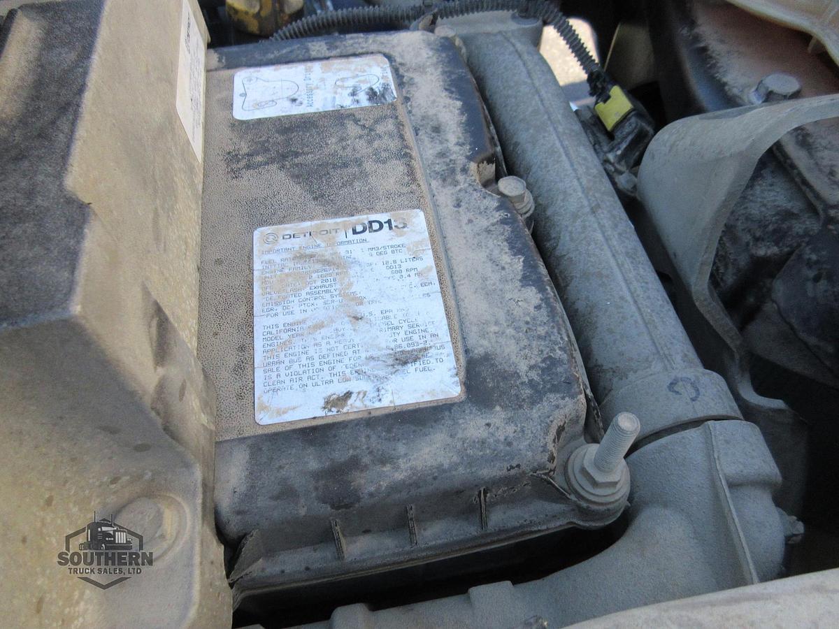 Used 2019 FREIGHTLINER CASCADIA 126