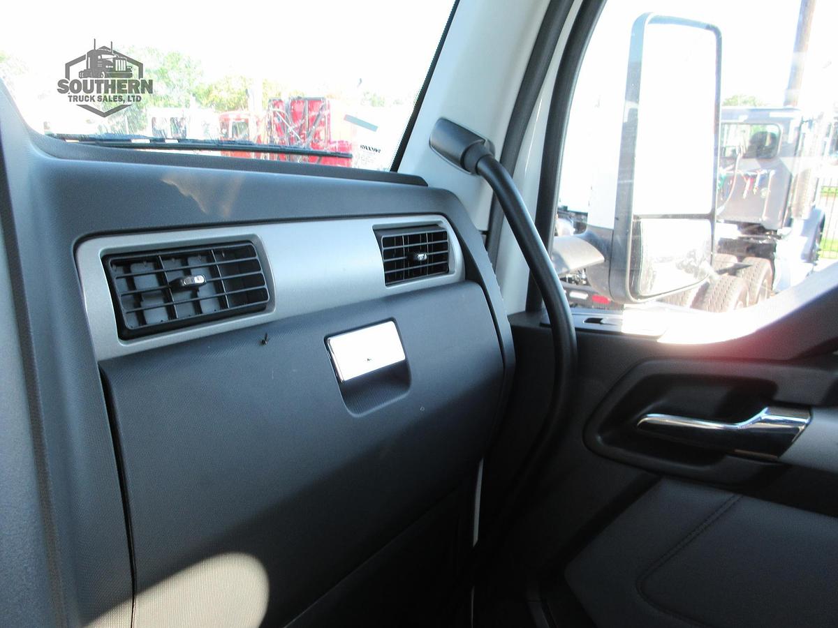 2025 KENWORTH T880