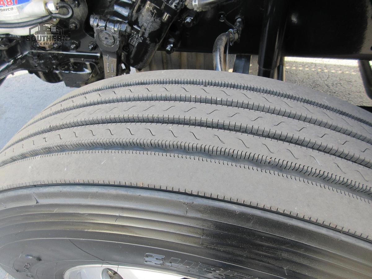 Used 2019 FREIGHTLINER 122SD