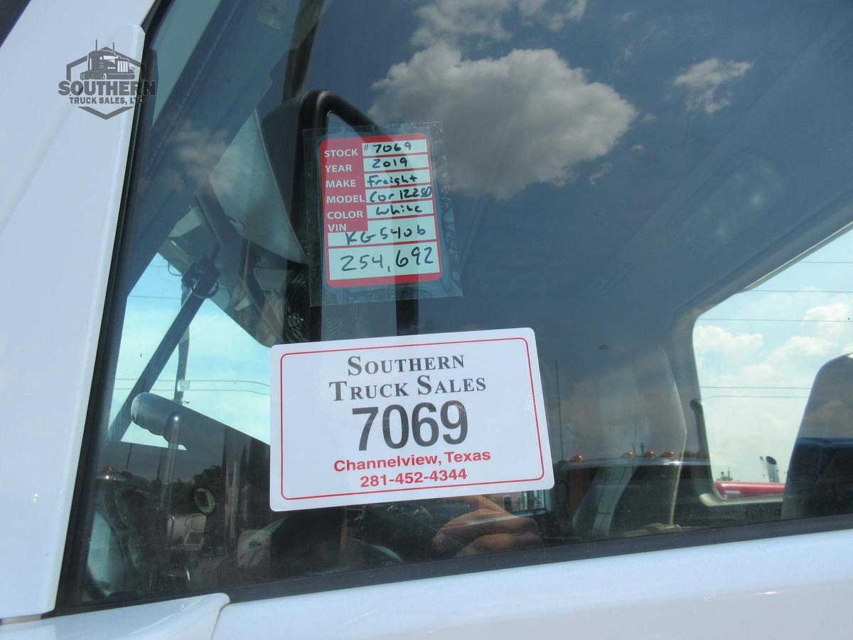 Used 2019 FREIGHTLINER CORONADO 122 SD