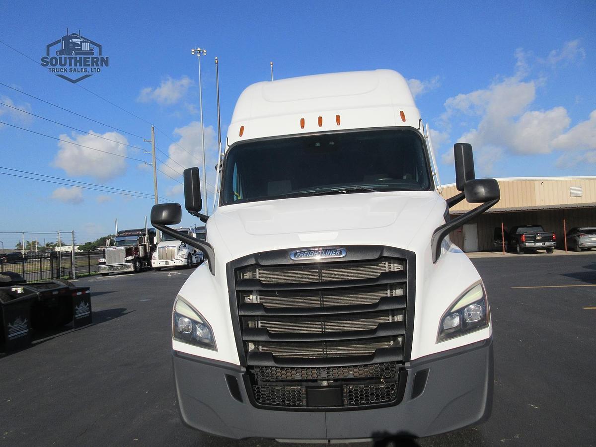 Used 2022 FREIGHTLINER CASCADIA 116