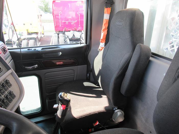 Used 2015 PETERBILT 389 - 6810