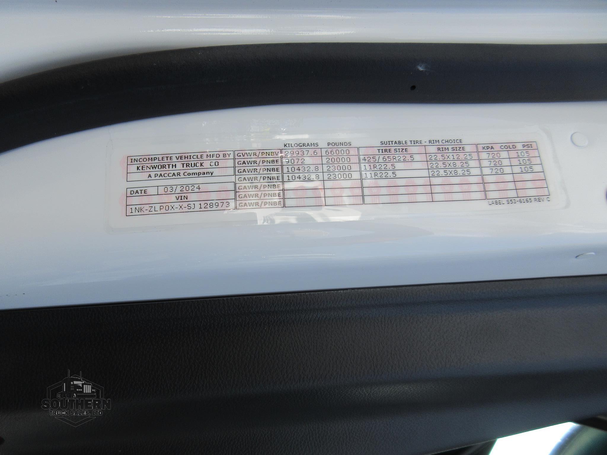 2025 KENWORTH T880