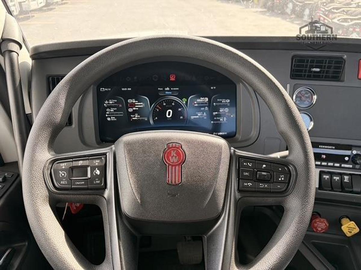 Used 2025 KENWORTH T880