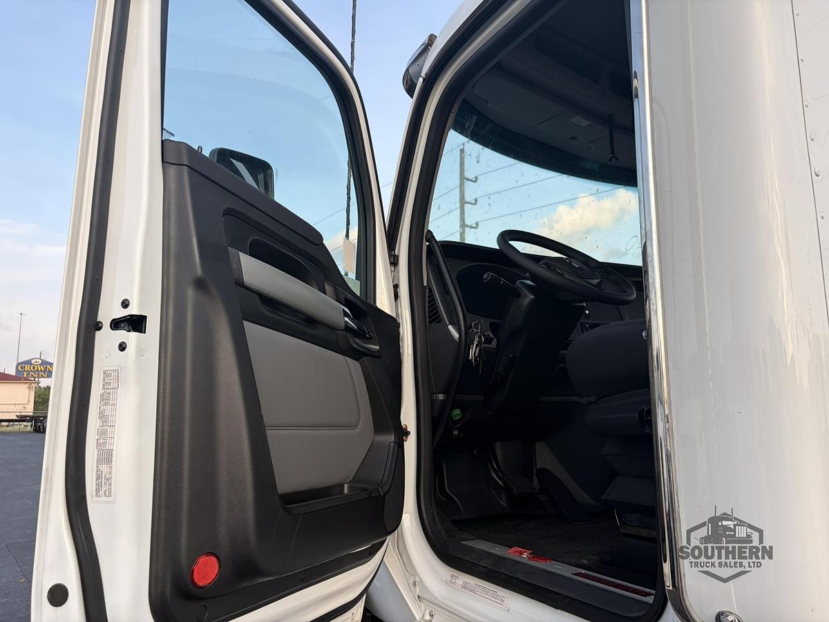 2025 KENWORTH T880