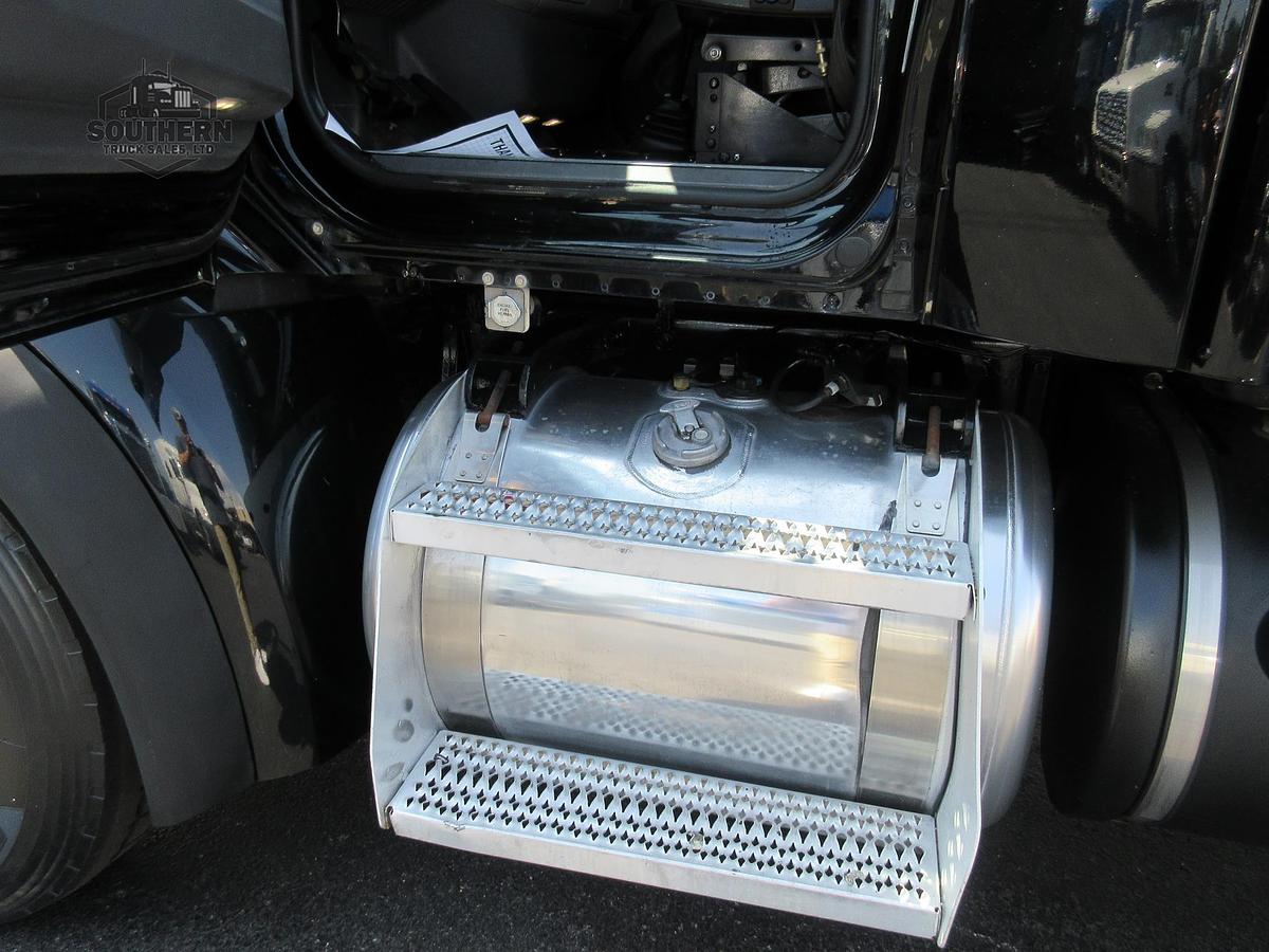 Used 2015 PETERBILT 567