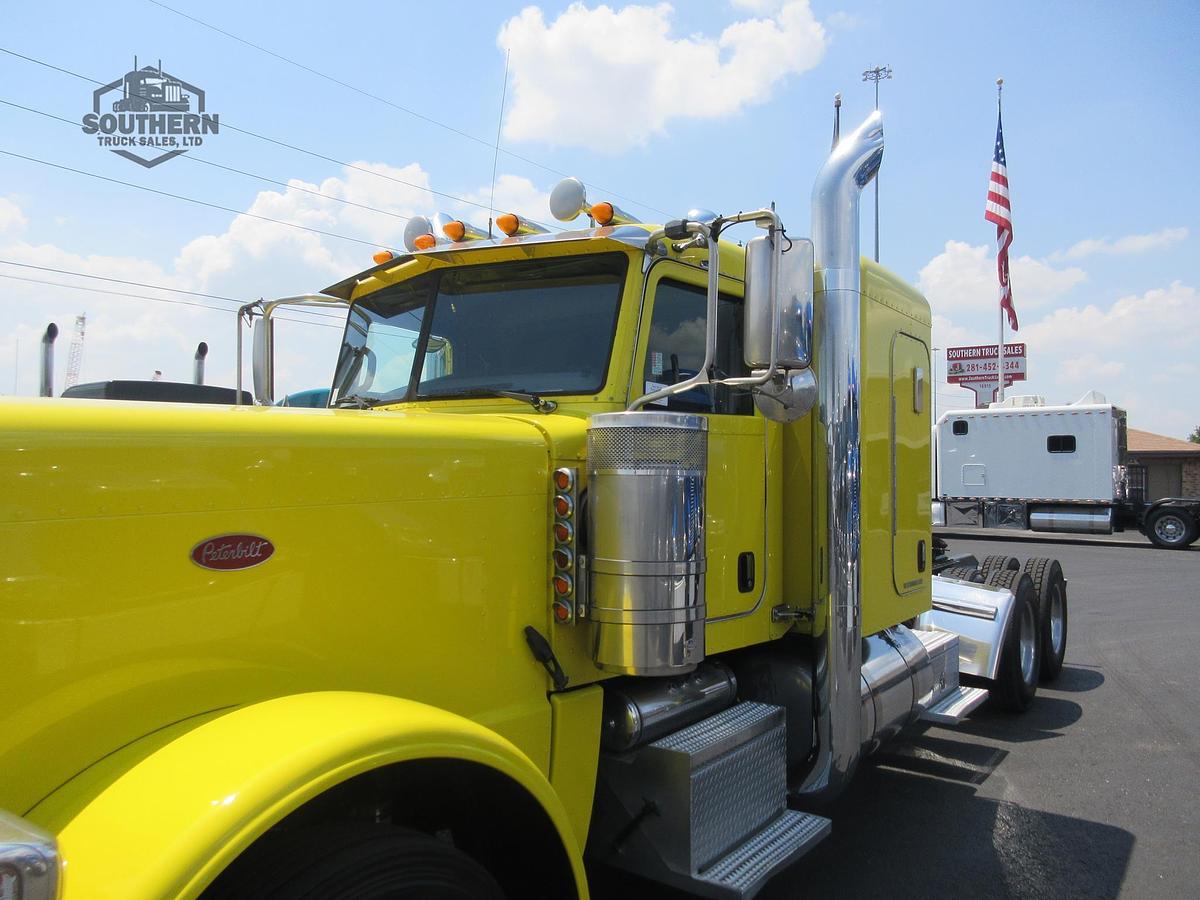 Used 2017 PETERBILT 389