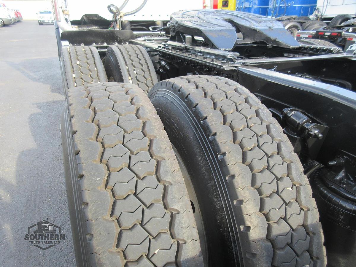 Used 2019 FREIGHTLINER 122SD