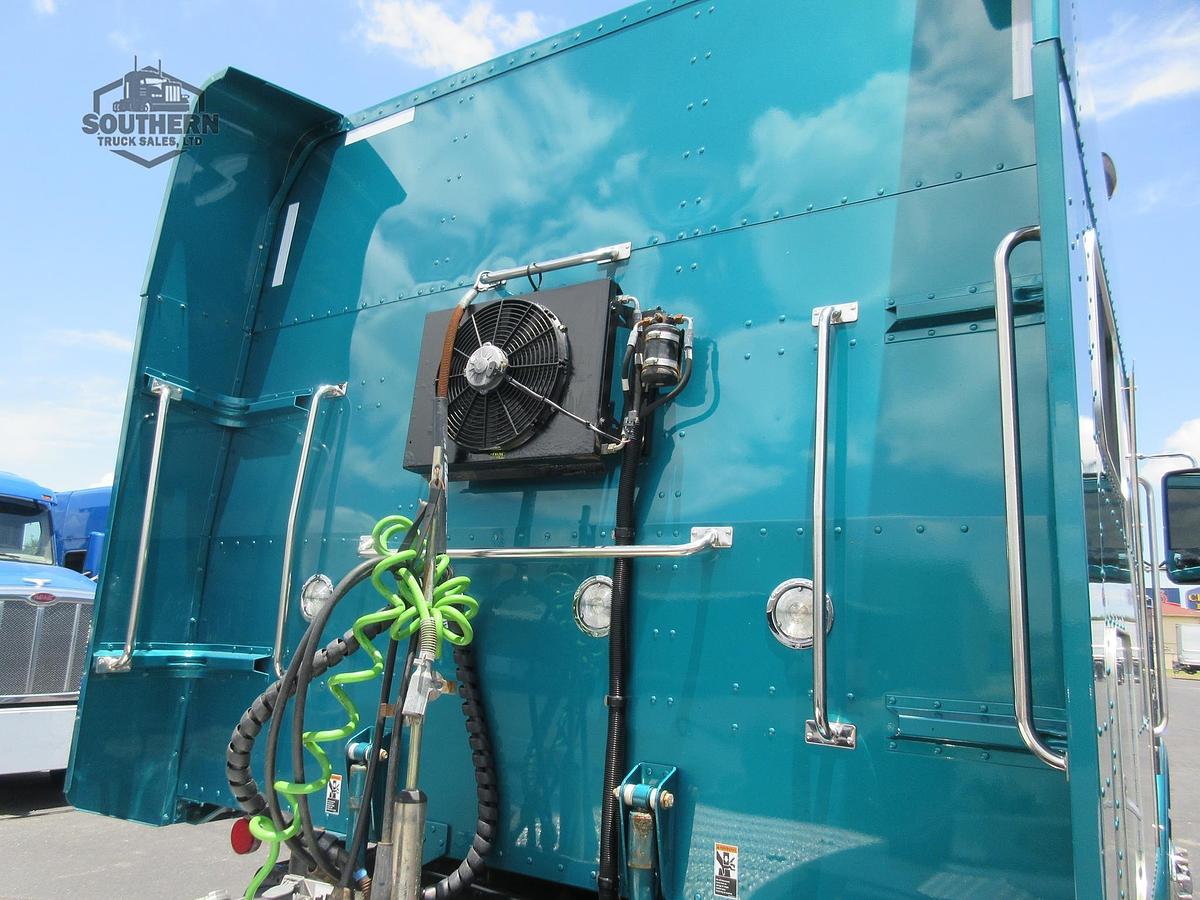 Used 2022 PETERBILT 389