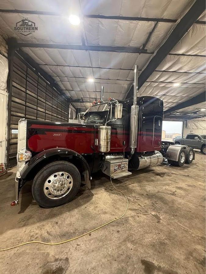 Used 2023 PETERBILT 389