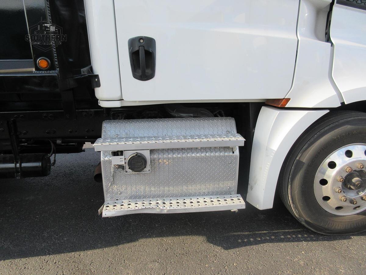 Used 2019 FREIGHTLINER CASCADIA 126