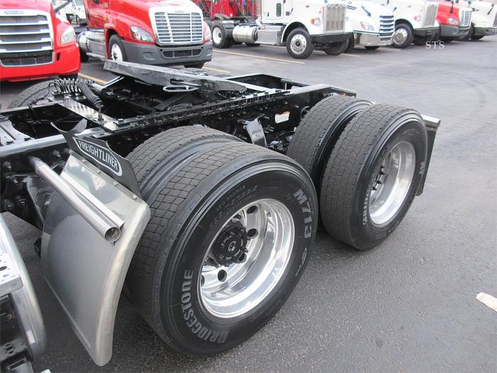Used 2019 FREIGHTLINER CASCADIA 126