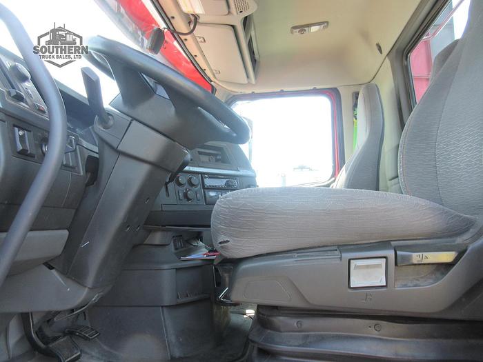 Used 2020 VOLVO VNR64T300