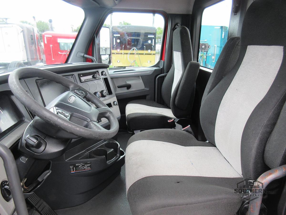 Used 2019 FREIGHTLINER CASCADIA 126