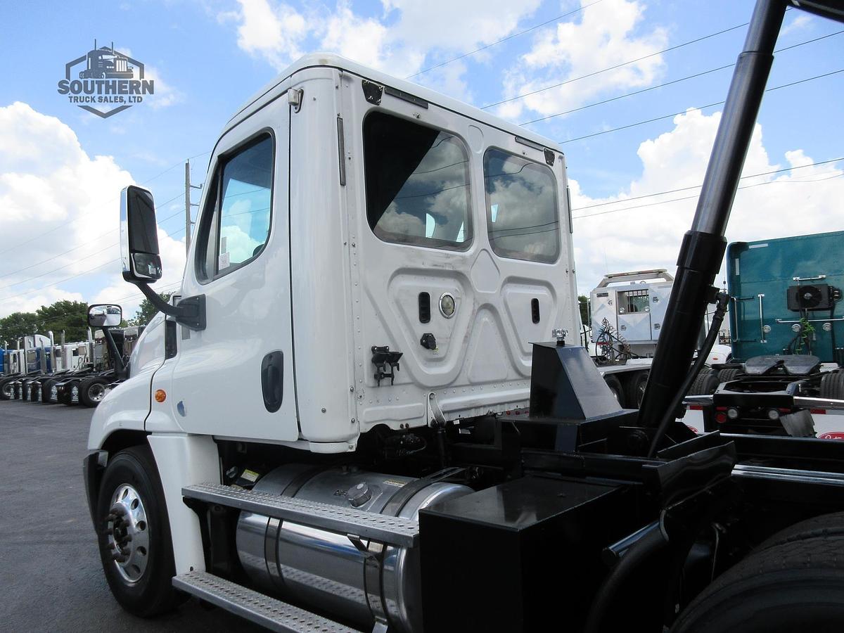 Used 2019 FREIGHTLINER CASCADIA 125
