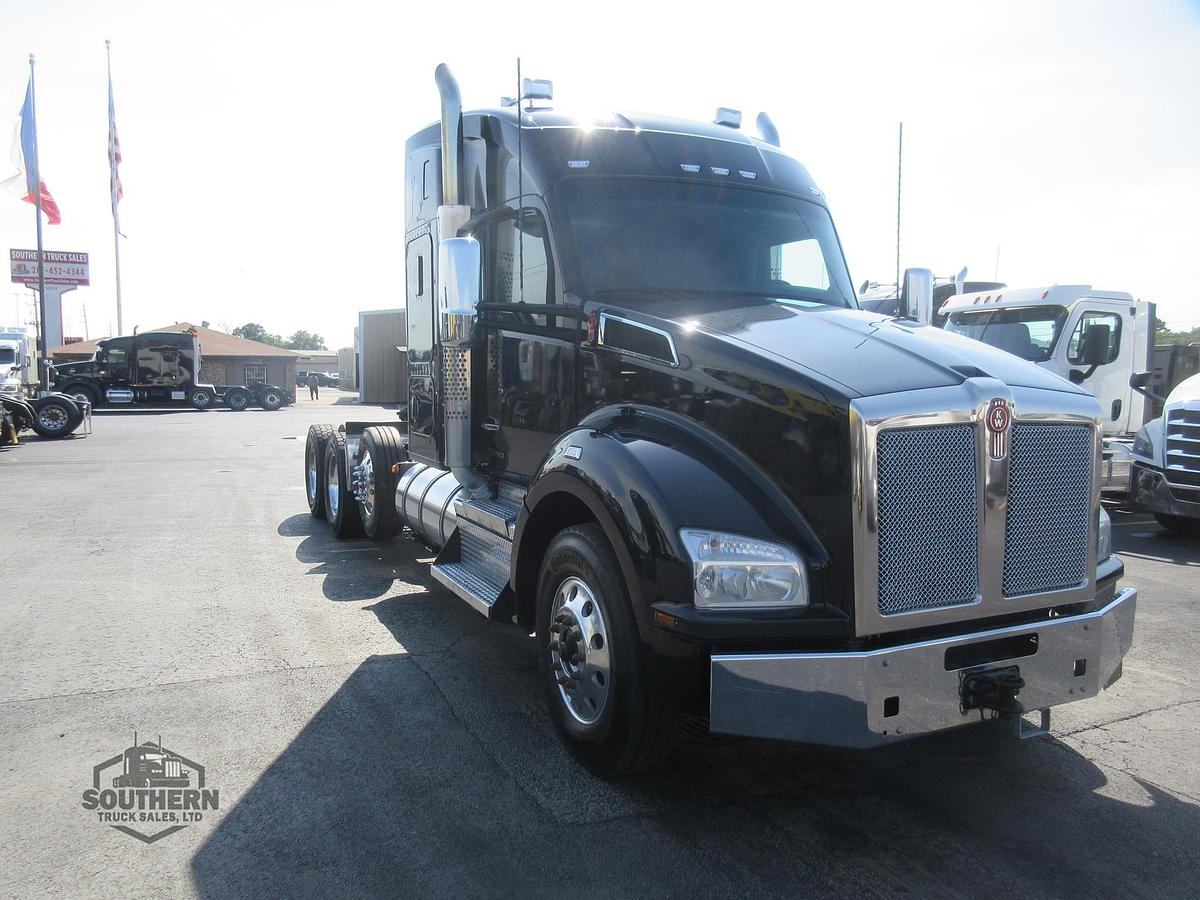 Used 2023 KENWORTH T880