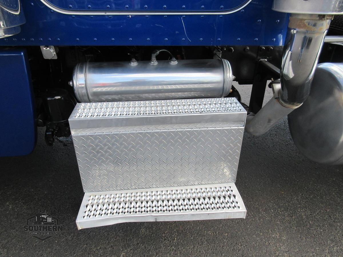 Used 2019 PETERBILT 389