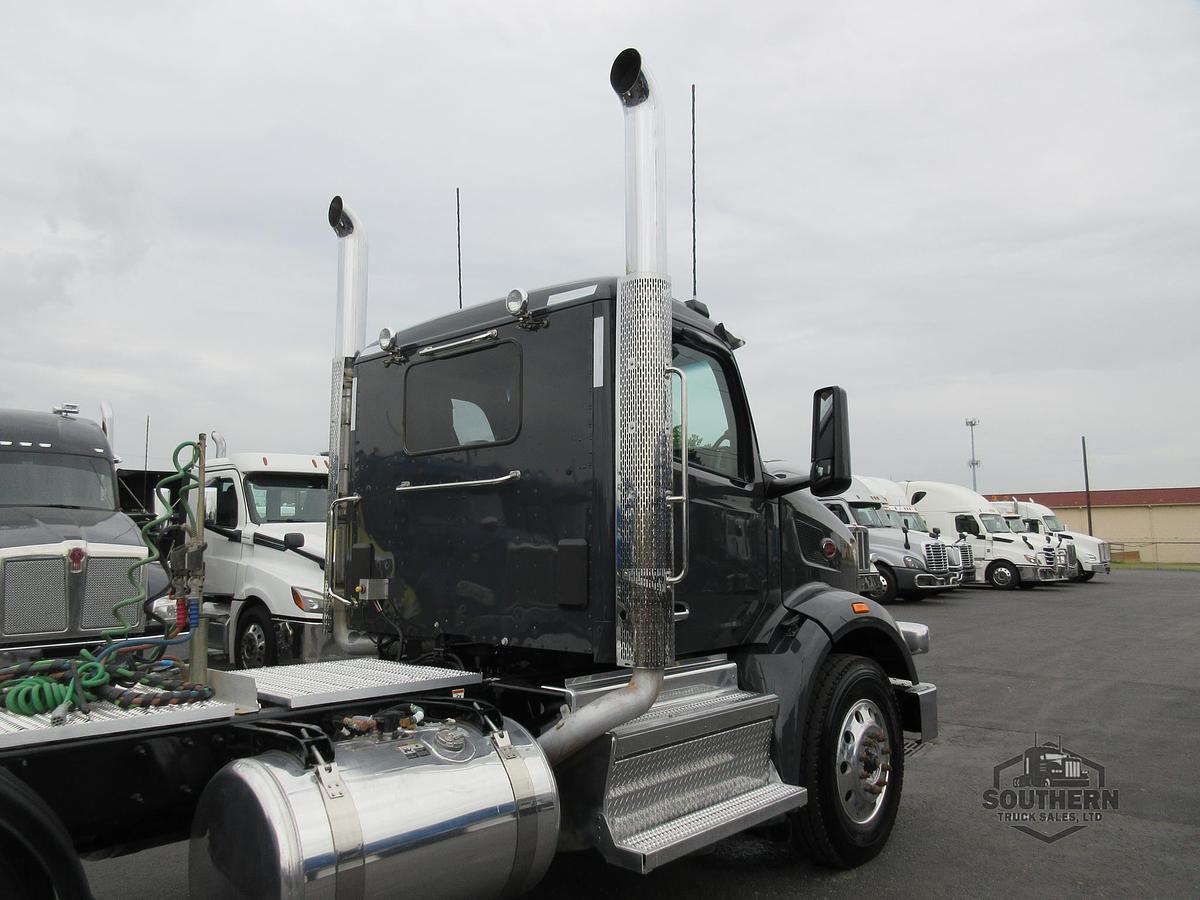 Used 2025 PETERBILT 567
