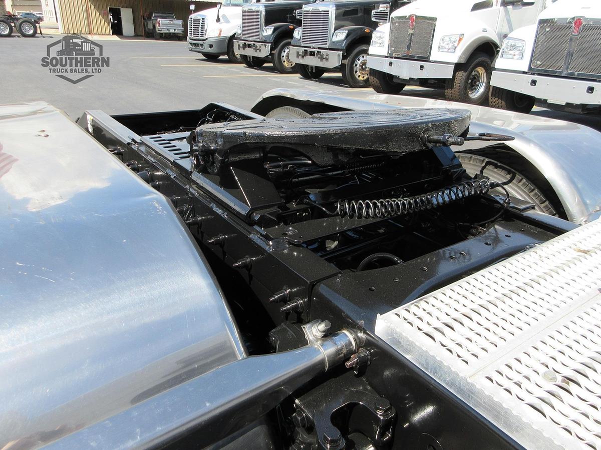 Used 2016 PETERBILT 389