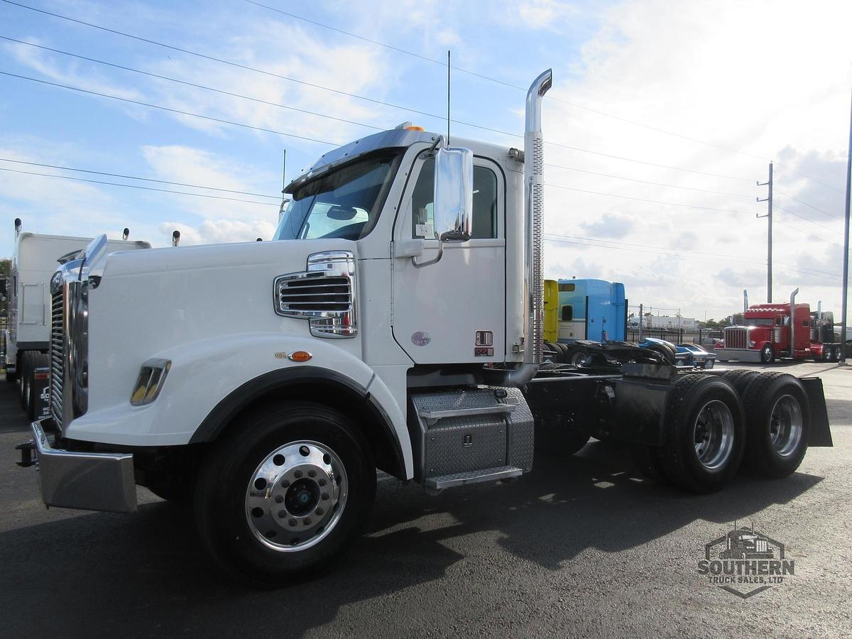 Used 2019 FREIGHTLINER 122SD