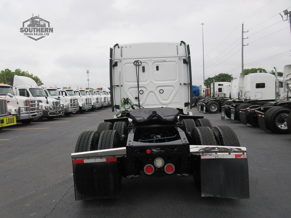 Used 2020 FREIGHTLINER CASCADIA 126
