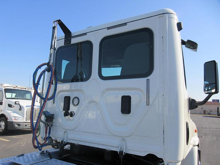 Used 2017 FREIGHTLINER CASCADIA 113