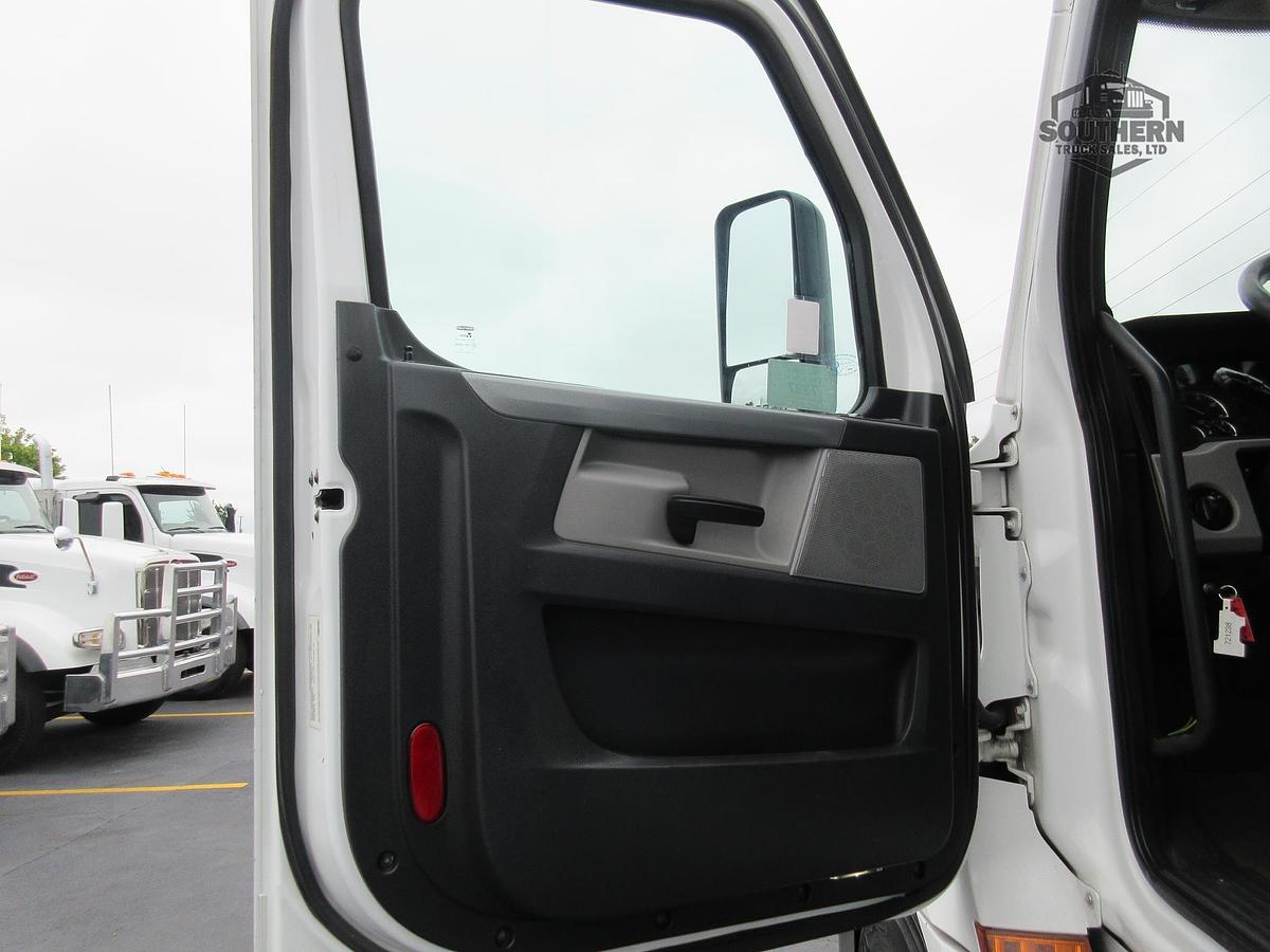 Used 2019 FREIGHTLINER CASCADIA 126