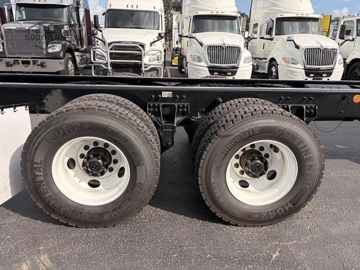 Used 2025 KENWORTH T880