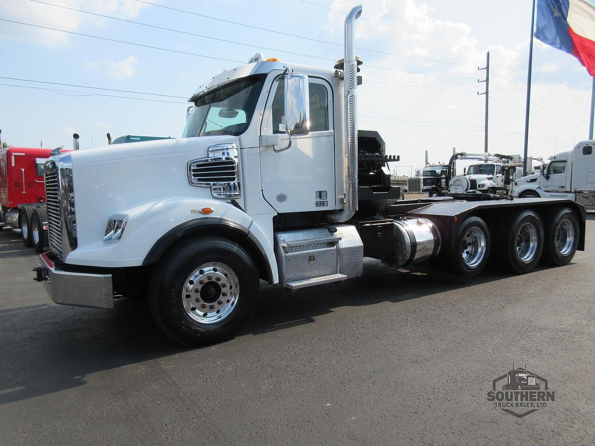 Used 2018 FREIGHTLINER 122SD