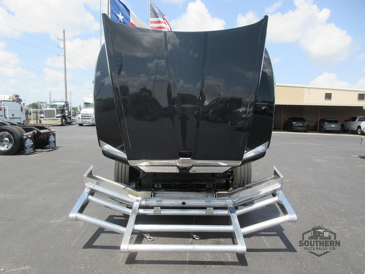 Used 2023 KENWORTH T880