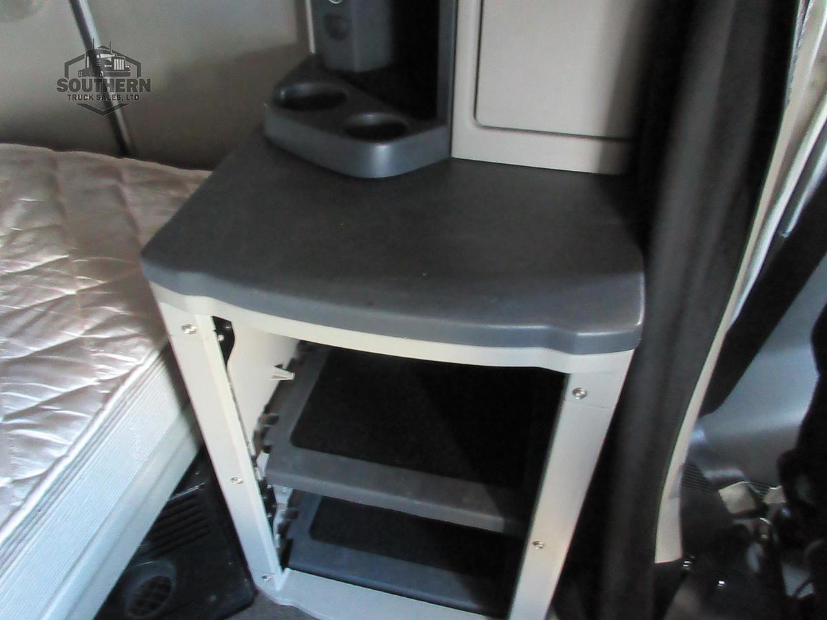 Used 2021 PETERBILT 567