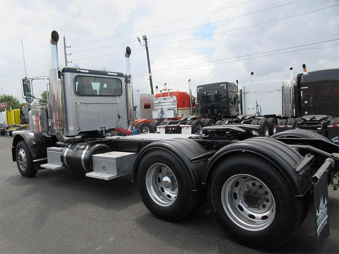 Used 2015 PETERBILT 389