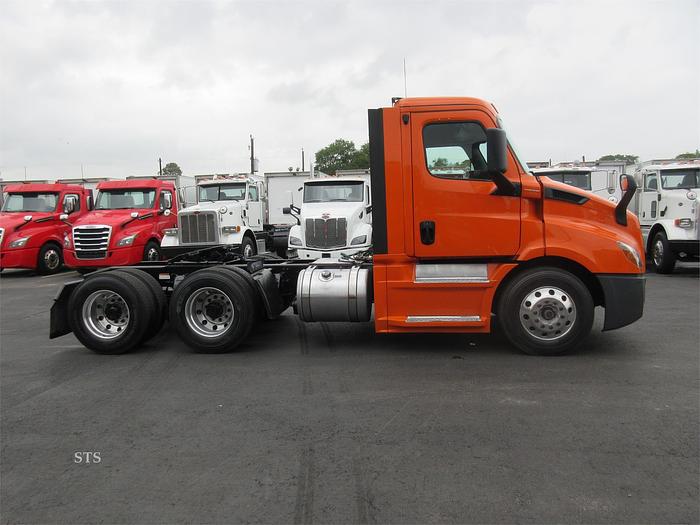 Used 2018 FREIGHTLINER CASCADIA 116