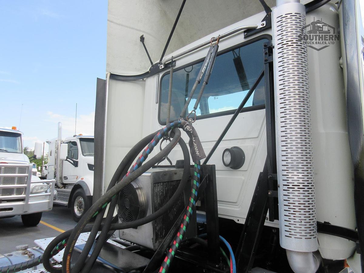 Used 2014 MACK PINNACLE CXU613
