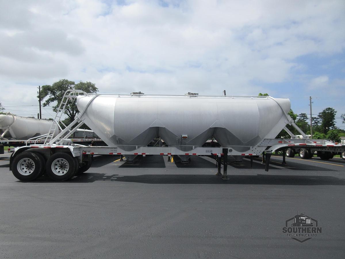 Used 2010 POLAR 1000 cu ft
