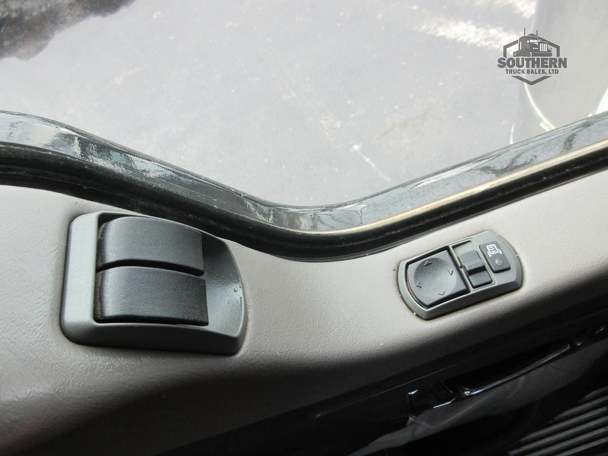 Used 2023 KENWORTH W900