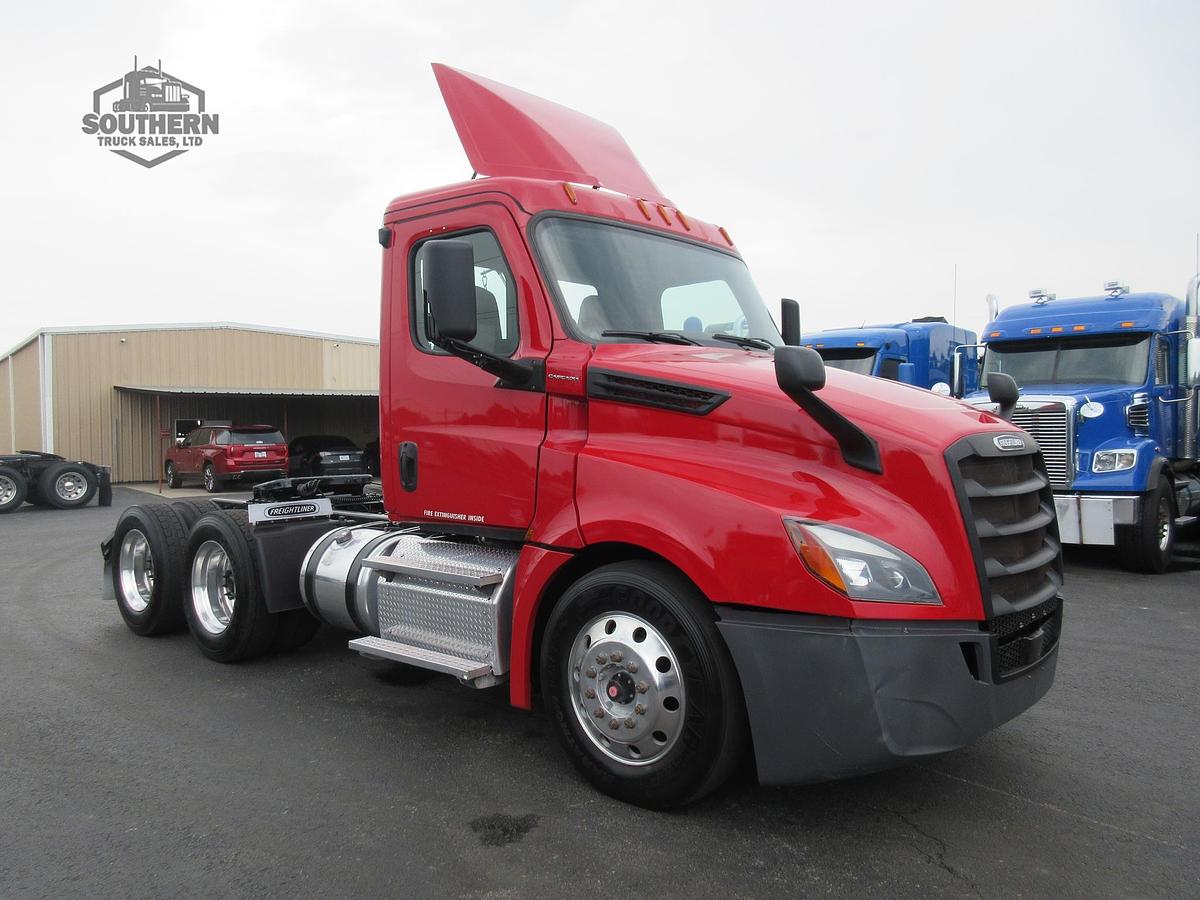 Used 2019 FREIGHTLINER CASCADIA 126