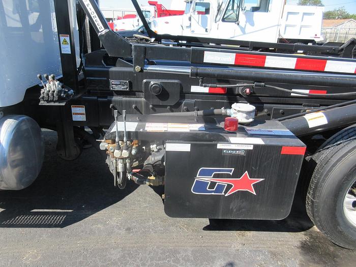 Used 2013 PETERBILT 348