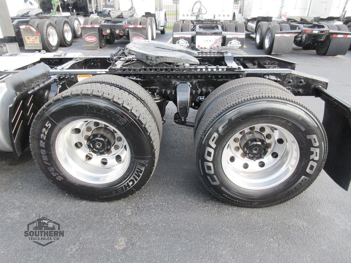 Used 2019 FREIGHTLINER CASCADIA 113
